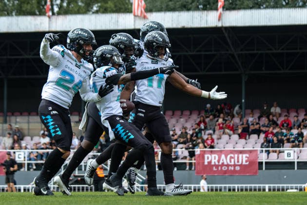 Munich Ravens celebration after win, Divine Buckrham 11, Munich Ravens ,Jonas Gürntke 24, Munich Ravens, Prague Lions vs Munich Ravens, American Football, EUROPEAN FOOTBALL ALLIANCE (EFA), Week 10, 2026, 19.07.2026 Praha MÄ›stskÃ½ Stadion Czechia Copyright: xM51x