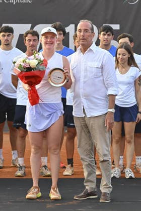 IPA86833520 - Francesca Jones—the winner—was honored during the awards ceremony following the final match at the ATV Bancomat Tennis Open WTA, Tennis Damen 125 at the Antico Tiro a Volo Club on July 19, 2026, in Rome, Italy. (Photo by Roberto Bettacchi) July 19, 2026, in Rome, Italy. (Photo by Roberto Bettacchi)  Copyright: xRobertoxBettacchi IPAxSportx xx 86833520