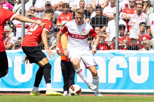 Deutschland: TSG Balingen vs VfB Stuttgart, Testspiel, Saison 2026 27, (Balingen): Chris Führich Chris Fuehrich, (VfB Stuttgart, 10) am Ball Balingen Bizerba-Arena Baden Württemberg Deutschland *** Germany: TSG Balingen vs. VfB Stuttgart, Friendly Match, 2026–27 Season, Balingen: Chris Führich, VfB Stuttgart, 10 on the Ball, Balingen Bizerba Arena, Baden-Württemberg, Germany Copyright: xBenedictxChristx
