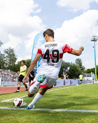 Deutschland: TSG Balingen vs VfB Stuttgart, Testspiel, Saison 2026 27, (Balingen): Lauri Penna, (VfB Stuttgart, 49) Eckball Balingen Bizerba-Arena Baden Württemberg Deutschland *** Germany: TSG Balingen vs. VfB Stuttgart, Friendly Match, 2026–27 Season, Balingen, Lauri Penna, VfB Stuttgart, 49th-minute corner kick, Balingen, Bizerba Arena, Baden-Württemberg, Germany Copyright: xBenedictxChristx