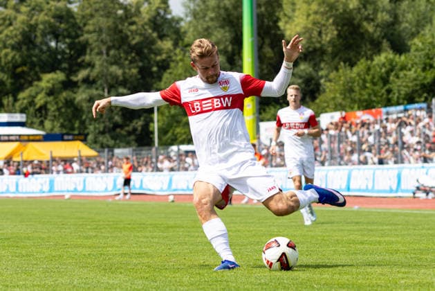 Deutschland: TSG Balingen vs VfB Stuttgart, Testspiel, Saison 2026 27, (Balingen): Maximilian Mittelstädt Maximilian Mittelstaedt, (VfB Stuttgart, 7) am Ball Balingen Bizerba-Arena Baden Württemberg Deutschland *** Germany: TSG Balingen vs. VfB Stuttgart, Friendly Match, 2026–27 Season, Balingen, Maximilian Mittelstädt, VfB Stuttgart, 7 am Ball, Balingen Bizerba Arena, Baden-Württemberg, Germany Copyright: xBenedictxChristx