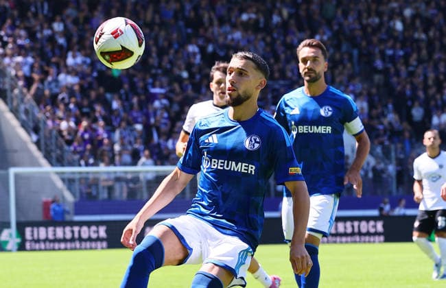 Erz.Aue - Schalke 04 Testspiel Aue, 19.07.2026, eins-Erzgebirgsstadion, Fussball, Testspiel , FC Erzgebirge Aue vs. FC Schalke 04 2:4 (0:2) , Im Bild: Adil Aouchiche ( 24, Schalke) , *** Erzgebirge Aue vs. Schalke 04 Friendly Match, Aue, July 19, 2026, at Erzgebirgsstadion, Soccer, Friendly Match, FC Erzgebirge Aue vs. FC Schalke 04 2-4-0-2, Pictured: Adil Aouchiche, 24, Schalke, Picture Point