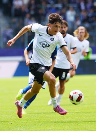 Erz.Aue - Schalke 04 Testspiel Aue, 19.07.2026, eins-Erzgebirgsstadion, Fussball, Testspiel , FC Erzgebirge Aue vs. FC Schalke 04 2:4 (0:2) , Im Bild: Maxim Burghardt (21, Aue) , *** Erz Aue vs. Schalke 04 Friendly Match, Aue, July 19, 2026, at Erzgebirgsstadion, Soccer, Friendly Match, FC Erzgebirge Aue vs. FC Schalke 04 2-4-0-2, Pictured: Maxim Burghardt, 21, Aue, Picture Point