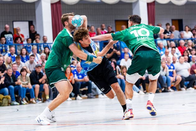 19.07.2026, GER, Handball, Maenner, Saison 26 27, Opel 1.Bl, Testspiel, ThSV Eisenach - HSG Wetzlar Petter Overby (HSG Wetzlar), Stephan Seitz (ThSV Eisenach,44), Josip Simic (HSG Wetzlar) 99848 Wutha-Farnroda Hörselberghalle Thueringen Deutschland *** July 19, 2026, GER, Handball, Men, Season 26–27, Opel 1st Division, Friendly Match, ThSV Eisenach vs. HSG Wetzlar, Petter Overby (HSG Wetzlar), Stephan Seitz (ThSV Eisenach), 44, Josip Simic (HSG Wetzlar), 99848 Wutha Farnroda, Hörselberghalle, Thuringia, Germany