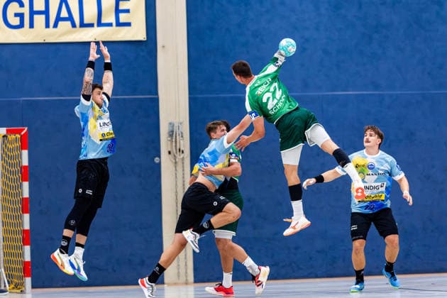 19.07.2026, GER, Handball, Maenner, Saison 26 27, Opel 1.Bl, Testspiel, ThSV Eisenach - HSG Wetzlar Jona Schoch (HSG Wetzlar), Oskar Joelsson (ThSV Eisenach,3), 99848 Wutha-Farnroda Hörselberghalle Thueringen Deutschland *** July 19, 2026, GER, Handball, Men, 2026–2027 Season, Opel 1st Division, Friendly Match, ThSV Eisenach vs. HSG Wetzlar, Jona Schoch (HSG Wetzlar), Oskar Joelsson (ThSV Eisenach), 3, 99848 Wutha Farnroda, Hörselberghalle, Thuringia, Germany