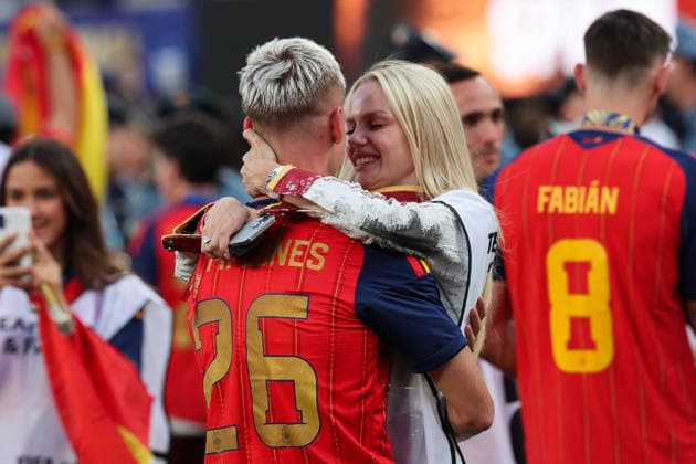 Spain Wins 2026 World Cup Final Dani Olmo and Laura Alba celebrate after winning the 2026 World Cup on the day of the final match between Spain and Argentina at the New York New Jersey Stadium in East Rutherford, NJ, USA on July 19, 2026. Photo by Charles Guerin ABACAPRESS.COM East Rutherford United States  Copyright: xGuerinxCharles ABACAx