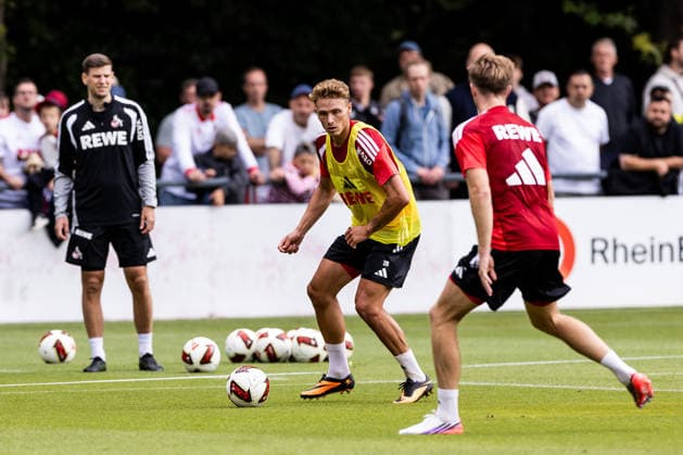COLOGNE, GERMANY - JULY 20: Sebastian Sebulonsen (1. FC Koeln, 28) controls the ball against Marius Buelter (Bülter, Bulter, 1. FC Koeln, 30) during a training session of season 2026 27 at Geissbockheim on July 20, 2026 in Cologne, Germany. North Rhine Westphalia Germany Copyright: xSteffiexWunderlx