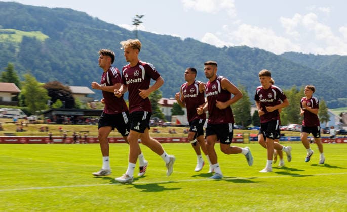 20.07.2026 - Fussball - 2. Fussball-Bundesliga - Saison 2026 2027 - 1. FC Nürnberg FCN Club - Trainingslager Sommer Sommertrainingslager Gais - Bruneck - Südtirol - Zink DaMa - xdaxmax - Tim Janisch (32, 1. FC Nürnberg FCN ) und Laufgruppe bei Ausdauerlauf *** July 20, 2026 Soccer 2 German Bundesliga 2026–2027 Season 1 FC Nuremberg (FCN) Club Summer Training Camp Summer Training Camp in Gais, Brunico, South Tyrol Zink DaMa xdaxmax Tim Janisch 32, 1 FC Nuremberg (FCN) and running group on an endurance run