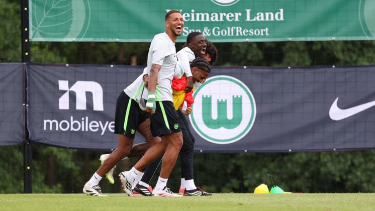 VfL Trainingslager, Weimarer Land Blankenhain, 20.07.2026, Fußball, Herren, Saison 2026 2027, 2. BL, VfL Wolfsburg, Sommer-Trainingslager: Tag 2. Vinicius Vini Souza (VfL Wolfsburg), Cleiton Santana dos Santos (VfL Wolfsburg), SaÃ«l Kumbedi (VfL Wolfsburg), Mathys Angely (VfL Wolfsburg) Weimarer Land Niedersachsen Deutschland *** VfL Training Camp, Weimarer Land Blankenhain, July 20, 2026, Soccer, Men s, 2026–2027 Season, 2. Bundesliga, VfL Wolfsburg, Summer Training Camp Day 2: Vinicius Vini Souza (VfL Wolfsburg), Cleiton Santana dos Santos (VfL Wolfsburg), Saël Kumbedi (VfL Wolfsburg), Mathys Angely (VfL Wolfsburg), Weimarer Land, Lower Saxony, Germany