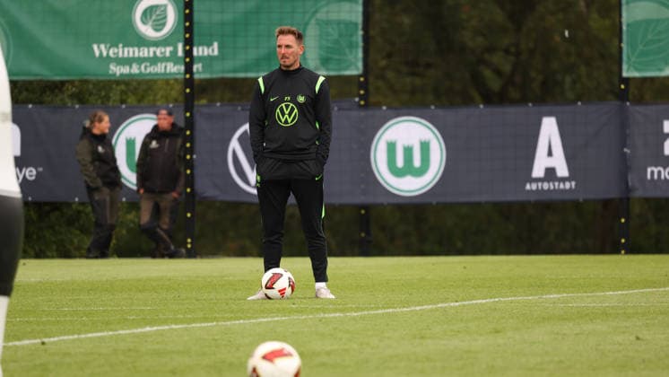 VfL Trainingslager, Weimarer Land Blankenhain, 20.07.2026, Fußball, Herren, Saison 2026 2027, 2. BL, VfL Wolfsburg, Sommer-Trainingslager: Tag 2., Cheftrainer Tobias Strobl (VfL Wolfsburg) Weimarer Land Niedersachsen Deutschland *** VfL Training Camp, Weimarer Land Blankenhain, July 20, 2026, Soccer, Men s, 2026–2027 Season, 2. Bundesliga, VfL Wolfsburg, Summer Training Camp Day 2, Head Coach Tobias Strobl, VfL Wolfsburg, Weimarer Land, Lower Saxony, Germany