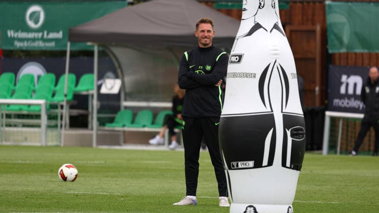 VfL Trainingslager, Weimarer Land Blankenhain, 20.07.2026, Fußball, Herren, Saison 2026 2027, 2. BL, VfL Wolfsburg, Sommer-Trainingslager: Tag 2., Cheftrainer Tobias Strobl (VfL Wolfsburg) Weimarer Land Niedersachsen Deutschland *** VfL Training Camp, Weimarer Land Blankenhain, July 20, 2026, Soccer, Men s, 2026–2027 Season, 2. Bundesliga, VfL Wolfsburg, Summer Training Camp Day 2, Head Coach Tobias Strobl, VfL Wolfsburg, Weimarer Land, Lower Saxony, Germany