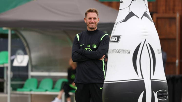 VfL Trainingslager, Weimarer Land Blankenhain, 20.07.2026, Fußball, Herren, Saison 2026 2027, 2. BL, VfL Wolfsburg, Sommer-Trainingslager: Tag 2., Cheftrainer Tobias Strobl (VfL Wolfsburg) Weimarer Land Niedersachsen Deutschland *** VfL Training Camp, Weimarer Land Blankenhain, July 20, 2026, Soccer, Men s, 2026–2027 Season, 2. Bundesliga, VfL Wolfsburg, Summer Training Camp Day 2, Head Coach Tobias Strobl, VfL Wolfsburg, Weimarer Land, Lower Saxony, Germany