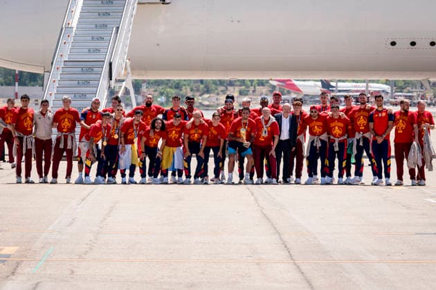 La Selección Espanola llega al aeropuerto de Madrid-Barajas La selección espanola al completo a la llegada de los jugadores de la Selección Espanola al aeropuerto de Madrid-Barajas, a 20 de julio de 2026, en Madrid (Espana). El combinado espanol se convirtió ayer en campeón del Mundial 2026 de fútbol, tras vencer por 1-0 a Argentina con gol de Ferrán Torres. 20 JULIO 2026 A. Pé Madrid Madrid Espana *** The Spanish National Team Arrives at Madrid-Barajas Airport The entire Spanish national team upon the arrival of the players at Madrid-Barajas Airport on July 20, 2026, in Madrid, Spain. The Spanish team became the 2026 World Cup champion yesterday after defeating Argentina 1–0 with a goal by Ferrán Torres. JULY 20, 2026, in Madrid, Spain  Copyright: xA.xPÃ rezxMecax 7677443