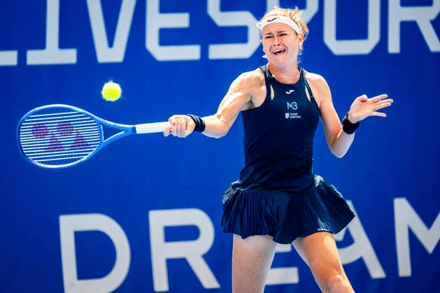 Marie Bouzkova of Czech Republic returns a ball to Jessica Bouzas Maneiro of Spain during the WTA, Tennis Damen 250 Livesport Prague Open 2026 tennis tournament match on July 20, 2026, in Prague, Czech Republic. (CTKxPhoto VitxSimanek) CTKPhotoP2026072005147  CTKPhotoP2026072005147