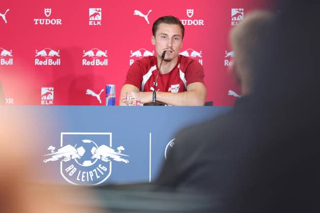 RB Leipzig: PK mit Neuzugang Rocco Reitz, 20.07.2026 Rocco Reitz (Neuzugang bei RB Leipzig). Fußball-Bundesliga, Saison 2026 2027: Pressekonferenz zur Präsentation eines neuen Spielers am 20.07.2026 im BMW-Autohaus, Zwickauer Straße. *** RB Leipzig Press Conference with New Signing Rocco Reitz, July 20, 2026: Rocco Reitz joins RB Leipzig; Bundesliga, 2026–2027 season; press conference to introduce a new player on July 20, 2026, at the BMW dealership on Zwickauer Straße Copyright: xBEAUTIFULxSPORTS JanxKaeferx