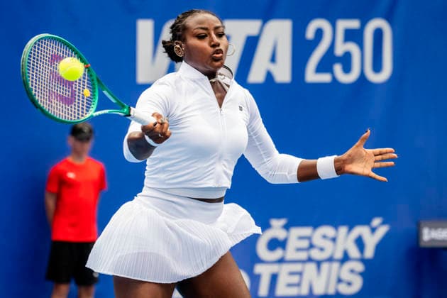 Alycia Parks of USA returns a ball to Lucie Havlickova of Czech Republic during the women s WTA, Tennis Damen 250 Livesport Prague Open 2026 tennis tournament match, on July 20, 2026, in Prague, Czech Republic. (CTKxPhoto VitxSimanek) CTKPhotoP2026072005593  CTKPhotoP2026072005593