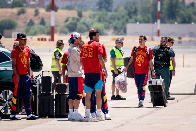 La Selección Espanola llega al aeropuerto de Madrid-Barajas La selección espanola a su llegada al aeropuerto de Madrid-Barajas, a 20 de julio de 2026, en Madrid (Espana). El combinado espanol se convirtió ayer en campeón del Mundial 2026 de fútbol, tras vencer por 1-0 a Argentina con gol de Ferrán Torres. 20 JULIO 2026 A. Pé Madrid Madrid Espana *** The Spanish National Team Arrives at Madrid-Barajas Airport The Spanish national team upon its arrival at Madrid-Barajas Airport on July 20, 2026, in Madrid, Spain. The Spanish team became the 2026 World Cup champion yesterday after defeating Argentina 1–0 with a goal by Ferrán Torres. JULY 20, 2026, in Madrid, Spain  Copyright: xA.xPÃ rezxMecax 7677548
