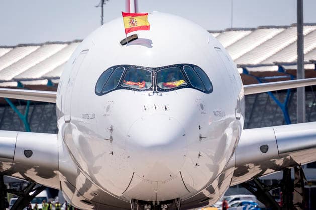 La Selección Espanola llega al aeropuerto de Madrid-Barajas La selección espanola a su llegada al aeropuerto de Madrid-Barajas, a 20 de julio de 2026, en Madrid (Espana). El combinado espanol se convirtió ayer en campeón del Mundial 2026 de fútbol, tras vencer por 1-0 a Argentina con gol de Ferrán Torres. 20 JULIO 2026 A. Pé Madrid Madrid Espana *** The Spanish National Team Arrives at Madrid-Barajas Airport The Spanish national team upon its arrival at Madrid-Barajas Airport on July 20, 2026, in Madrid, Spain. The Spanish team became the 2026 World Cup champion yesterday after defeating Argentina 1–0 with a goal by Ferrán Torres. JULY 20, 2026, in Madrid, Spain  Copyright: xA.xPÃ rezxMecax 7677550