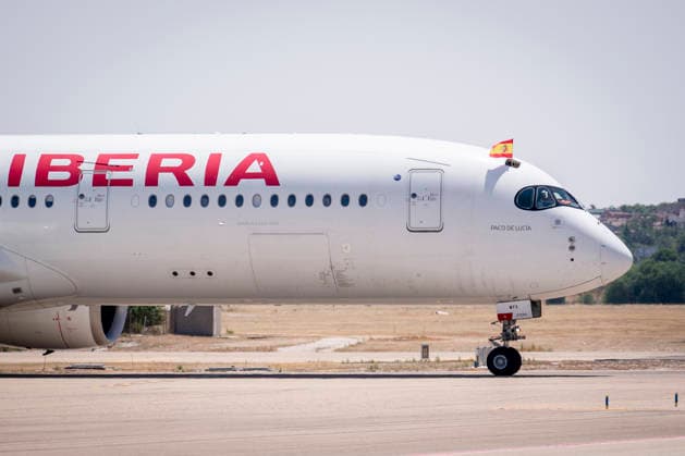 La Selección Espanola llega al aeropuerto de Madrid-Barajas La selección espanola a su llegada al aeropuerto de Madrid-Barajas, a 20 de julio de 2026, en Madrid (Espana). El combinado espanol se convirtió ayer en campeón del Mundial 2026 de fútbol, tras vencer por 1-0 a Argentina con gol de Ferrán Torres. 20 JULIO 2026 A. Pé Madrid Madrid Espana *** The Spanish National Team Arrives at Madrid-Barajas Airport The Spanish national team upon its arrival at Madrid-Barajas Airport on July 20, 2026, in Madrid, Spain. The Spanish team became the 2026 World Cup champion yesterday after defeating Argentina 1–0 with a goal by Ferrán Torres. JULY 20, 2026, in Madrid, Spain  Copyright: xA.xPÃ rezxMecax 7677551