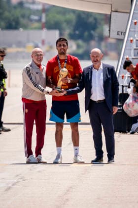 La Selección Espanola llega al aeropuerto de Madrid-Barajas El capitán de la selección espanola, Rodri, y el seleccionador, Luis de la Fuente, selección espanola a su llegada al aeropuerto de Madrid-Barajas, a 20 de julio de 2026, en Madrid (Espana). El combinado espanol se convirtió ayer en campeón del Mundial 2026 de fútbol, tras vencer por 1-0 a Argentina con gol de Ferrán Torres. 20 JULIO 2026 A. Pé Madrid Madrid Espana *** The Spanish National Team Arrives at Madrid-Barajas Airport. Spanish national team captain Rodri and head coach Luis de la Fuente are seen upon the team’s arrival at Madrid-Barajas Airport on July 20, 2026, in Madrid, Spain. The Spanish team became the 2026 World Cup champion yesterday after defeating Argentina 1–0 with a goal by Ferrán Torres. JULY 20, 2026, in Madrid, Spain  Copyright: xA.xPÃ rezxMecax 7677554