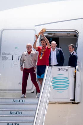 La Selección Espanola llega al aeropuerto de Madrid-Barajas El capitán de la selección espanola, Rodri, y el seleccionador, Luis de la Fuente, selección espanola a su llegada al aeropuerto de Madrid-Barajas, a 20 de julio de 2026, en Madrid (Espana). El combinado espanol se convirtió ayer en campeón del Mundial 2026 de fútbol, tras vencer por 1-0 a Argentina con gol de Ferrán Torres. 20 JULIO 2026 A. Pé Madrid Madrid Espana *** The Spanish National Team Arrives at Madrid-Barajas Airport. Spanish national team captain Rodri and head coach Luis de la Fuente are seen upon the team’s arrival at Madrid-Barajas Airport on July 20, 2026, in Madrid, Spain. The Spanish team became the 2026 World Cup champion yesterday after defeating Argentina 1–0 with a goal by Ferrán Torres. JULY 20, 2026, in Madrid, Spain  Copyright: xA.xPÃ rezxMecax 7677569