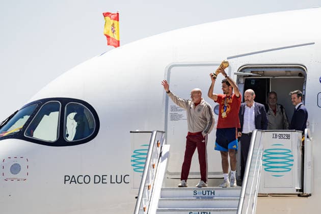 Spain return home with FIFA World Cup, WM, Weltmeisterschaft, Fussball trophy MADRID, SPAIN - JULY 20: Royal Spanish Football Federation President Rafael Louzan, Spain head coach Luis de la Fuente and captain Rodri arrive with the FIFA World Cup trophy at Adolfo Suarez Madrid-Barajas Airport, after Spain defeated Argentina in the 2026 FIFA World Cup final, in Madrid, Spain, July 20, 2026. Diego Radames Anadolu Madrid Spain. Editorial use only. Please get in touch for any other usage.  Copyright: x2026xAnadoluxDiegoxRadamesx