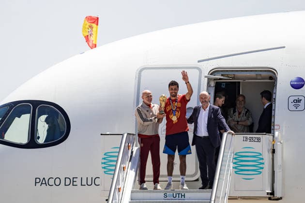 Spain return home with FIFA World Cup, WM, Weltmeisterschaft, Fussball trophy MADRID, SPAIN - JULY 20: Royal Spanish Football Federation President Rafael Louzan, Spain head coach Luis de la Fuente and captain Rodri arrive with the FIFA World Cup trophy at Adolfo Suarez Madrid-Barajas Airport, after Spain defeated Argentina in the 2026 FIFA World Cup final, in Madrid, Spain, July 20, 2026. Diego Radames Anadolu Madrid Spain. Editorial use only. Please get in touch for any other usage.  Copyright: x2026xAnadoluxDiegoxRadamesx