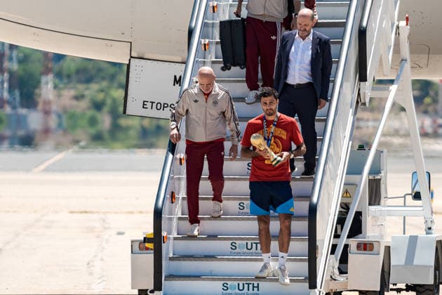 Spain return home with FIFA World Cup, WM, Weltmeisterschaft, Fussball trophy MADRID, SPAIN - JULY 20: Royal Spanish Football Federation President Rafael Louzan, Spain head coach Luis de la Fuente and captain Rodri arrive with the FIFA World Cup trophy at Adolfo Suarez Madrid-Barajas Airport, after Spain defeated Argentina in the 2026 FIFA World Cup final, in Madrid, Spain, July 20, 2026. Diego Radames Anadolu Madrid Spain. Editorial use only. Please get in touch for any other usage.  Copyright: x2026xAnadoluxDiegoxRadamesx