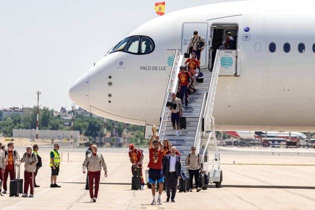 Spain return home with FIFA World Cup, WM, Weltmeisterschaft, Fussball trophy MADRID, SPAIN - JULY 20: Royal Spanish Football Federation President Rafael Louzan, Spain head coach Luis de la Fuente and captain Rodri arrive with the FIFA World Cup trophy at Adolfo Suarez Madrid-Barajas Airport, after Spain defeated Argentina in the 2026 FIFA World Cup final, in Madrid, Spain, July 20, 2026. Diego Radames Anadolu Madrid Spain. Editorial use only. Please get in touch for any other usage.  Copyright: x2026xAnadoluxDiegoxRadamesx