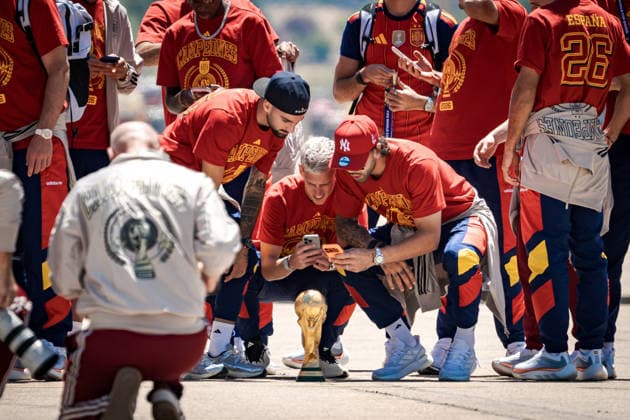 Spain return home with FIFA World Cup, WM, Weltmeisterschaft, Fussball trophy MADRID, SPAIN - JULY 20: Royal Spanish Football Federation President Rafael Louzan, Spain head coach Luis de la Fuente and captain Rodri arrive with the FIFA World Cup trophy at Adolfo Suarez Madrid-Barajas Airport, after Spain defeated Argentina in the 2026 FIFA World Cup final, in Madrid, Spain, July 20, 2026. Diego Radames Anadolu Madrid Spain. Editorial use only. Please get in touch for any other usage.  Copyright: x2026xAnadoluxDiegoxRadamesx