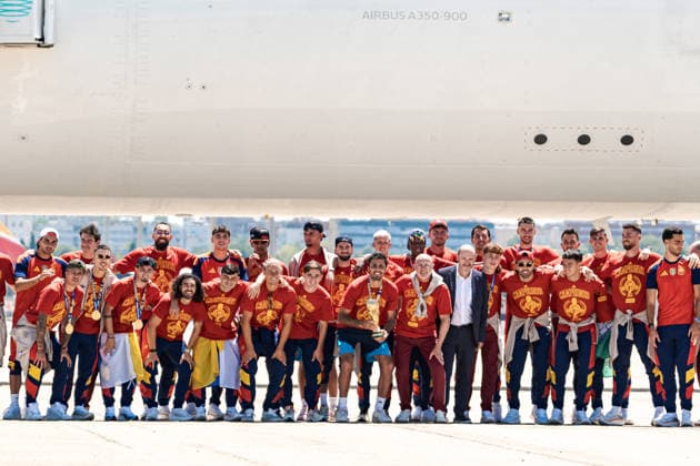 Spain return home with FIFA World Cup, WM, Weltmeisterschaft, Fussball trophy MADRID, SPAIN - JULY 20: Royal Spanish Football Federation President Rafael Louzan, Spain head coach Luis de la Fuente and captain Rodri arrive with the FIFA World Cup trophy at Adolfo Suarez Madrid-Barajas Airport, after Spain defeated Argentina in the 2026 FIFA World Cup final, in Madrid, Spain, July 20, 2026. Diego Radames Anadolu Madrid Spain. Editorial use only. Please get in touch for any other usage.  Copyright: x2026xAnadoluxDiegoxRadamesx