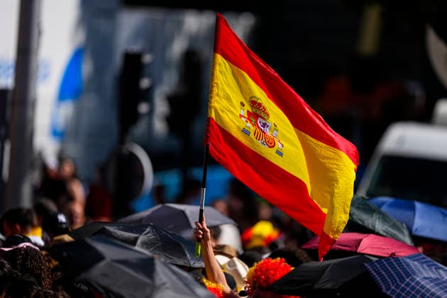 July 20, 2026, Madrid, Madrid, Spain: A supporter celebrates with a Spain flag during the parade celebration of Spain as Champions of the FIFA World Cup, WM, Weltmeisterschaft, Fussball 2026 at Cibeles Palace on July 20, 2026 in Madrid, Spain. Spain FIFA World Cup 2026 Parade In Madrid  - ZUMAa181 20260720_zaa_a181_004 Copyright: xOscarxJ.xBarrosox