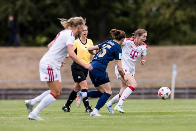 Testspiel: SG 99 Andernach vs. 1. FC Köln, 20.07.2026 ANDERNACH, DEUTSCHLAND - JULI 20: Zweikampf zwischen Vanessa Zilligen (SG 99 Andernach, 15) und Taylor Ziemer (1. FC Köln, 18) während dem Testspiel zwischen SG 99 Andernach vs. 1. FC Köln im Stadion Andernach am 20. Juli 2026 in Andernach, Deutschland. *** Friendly Match: SG 99 Andernach vs. 1 FC Köln, July 20, 2026, ANDERNACH, GERMANY. July 20: A tackle between Vanessa Zilligen of SG 99 Andernach, 15, and Taylor Ziemer of 1 FC Köln, 18, during the friendly match between SG 99 Andernach and 1 FC Köln at Andernach Stadium on July 20, 2026, in Andernach, Germany Copyright: xBEAUTIFULxSPORTS Wunderlx