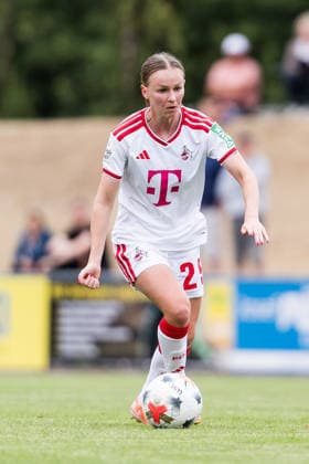 Testspiel: SG 99 Andernach vs. 1. FC Köln, 20.07.2026 ANDERNACH, DEUTSCHLAND - JULI 20: Laura Donhauser (1. FC Köln, 25) am Ball während dem Testspiel zwischen SG 99 Andernach vs. 1. FC Köln im Stadion Andernach am 20. Juli 2026 in Andernach, Deutschland. *** Friendly Match: SG 99 Andernach vs. 1 FC Köln, July 20, 2026, ANDERNACH, GERMANY JULY 20 Laura Donhauser of 1 FC Köln, No. 25, in action during the friendly match between SG 99 Andernach and 1 FC Köln at Andernach Stadium on July 20, 2026, in Andernach, Germany Copyright: xBEAUTIFULxSPORTS Wunderlx