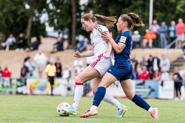 Testspiel: SG 99 Andernach vs. 1. FC Köln, 20.07.2026 ANDERNACH, DEUTSCHLAND - JULI 20: Zweikampf zwischen Taylor Ziemer (1. FC Köln, 18) und Leonie Krump (SG 99 Andernach, 10) während dem Testspiel zwischen SG 99 Andernach vs. 1. FC Köln im Stadion Andernach am 20. Juli 2026 in Andernach, Deutschland. *** Friendly Match: SG 99 Andernach vs. 1 FC Köln, July 20, 2026, ANDERNACH, GERMANY. July 20: A tackle between Taylor Ziemer (1 FC Köln, 18) and Leonie Krump (SG 99 Andernach, 10, during the friendly match between SG 99 Andernach and 1 FC Köln at Andernach Stadium on July 20, 2026, in Andernach, Germany Copyright: xBEAUTIFULxSPORTS Wunderlx