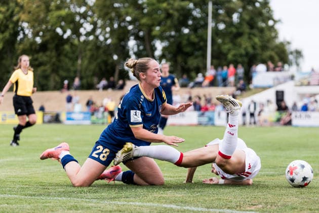 Testspiel: SG 99 Andernach vs. 1. FC Köln, 20.07.2026 ANDERNACH, DEUTSCHLAND - JULI 20: Zweikampf Nele Gärtner (SG 99 Andernach, 28) gegen Dora Zeller (1. FC Köln, 19) - Elfmeterfoul - während dem Testspiel zwischen SG 99 Andernach vs. 1. FC Köln im Stadion Andernach am 20. Juli 2026 in Andernach, Deutschland. *** Friendly Match: SG 99 Andernach vs. 1 FC Köln, July 20, 2026, ANDERNACH, GERMANY. July 20: Tackle between Nele Gärtner (SG 99 Andernach, No. 28) and Dora Zeller (1 FC Köln), 19 Penalty foul during the friendly match between SG 99 Andernach and 1 FC Köln at Andernach Stadium on July 20, 2026, in Andernach, Germany Copyright: xBEAUTIFULxSPORTS Wunderlx