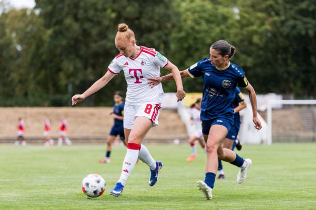 Testspiel: SG 99 Andernach vs. 1. FC Köln, 20.07.2026 ANDERNACH, DEUTSCHLAND - JULI 20: Zweikampf Laura Vogt (1. FC Köln, 8) gegen Mia Trombin (SG 99 Andernach, 14) während dem Testspiel zwischen SG 99 Andernach vs. 1. FC Köln im Stadion Andernach am 20. Juli 2026 in Andernach, Deutschland. *** Friendly Match: SG 99 Andernach vs. 1 FC Köln, July 20, 2026, ANDERNACH, GERMANY, JULY 20: Tackle by Laura Vogt (1 FC Köln), No. 8, against Mia Trombin of SG 99 Andernach, No. 14, during the friendly match between SG 99 Andernach and 1 FC Köln at Andernach Stadium on July 20, 2026, in Andernach, Germany Copyright: xBEAUTIFULxSPORTS Wunderlx