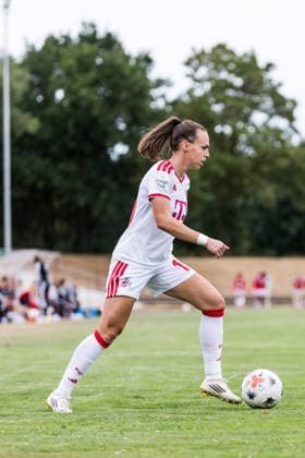 Testspiel: SG 99 Andernach vs. 1. FC Köln, 20.07.2026 ANDERNACH, DEUTSCHLAND - JULI 20: Dora Zeller (1. FC Köln, 19) am Ball während dem Testspiel zwischen SG 99 Andernach vs. 1. FC Köln im Stadion Andernach am 20. Juli 2026 in Andernach, Deutschland. *** Friendly Match: SG 99 Andernach vs. 1 FC Köln, July 20, 2026, ANDERNACH, GERMANY JULY 20 Dora Zeller of 1 FC Köln, No. 19, in action during the friendly match between SG 99 Andernach and 1 FC Köln at Andernach Stadium on July 20, 2026, in Andernach, Germany Copyright: xBEAUTIFULxSPORTS Wunderlx