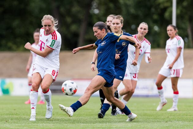 Testspiel: SG 99 Andernach vs. 1. FC Köln, 20.07.2026 ANDERNACH, DEUTSCHLAND - JULI 20: Pauline Bremer (1. FC Köln, 9) schießt das 0:3 während dem Testspiel zwischen SG 99 Andernach vs. 1. FC Köln im Stadion Andernach am 20. Juli 2026 in Andernach, Deutschland. *** Friendly Match: SG 99 Andernach vs. 1 FC Köln, July 20, 2026, ANDERNACH, GERMANY JULY 20 Pauline Bremer of 1 FC Köln scores the 0–3 goal during the friendly match between SG 99 Andernach and 1 FC Köln at Andernach Stadium on July 20, 2026, in Andernach, Germany Copyright: xBEAUTIFULxSPORTS Wunderlx