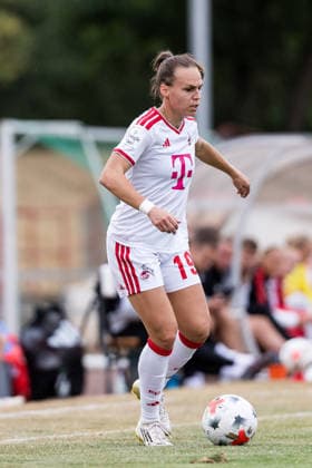 Testspiel: SG 99 Andernach vs. 1. FC Köln, 20.07.2026 ANDERNACH, DEUTSCHLAND - JULI 20: Dora Zeller (1. FC Köln, 19) am Ball während dem Testspiel zwischen SG 99 Andernach vs. 1. FC Köln im Stadion Andernach am 20. Juli 2026 in Andernach, Deutschland. *** Friendly Match: SG 99 Andernach vs. 1 FC Köln, July 20, 2026, ANDERNACH, GERMANY JULY 20 Dora Zeller of 1 FC Köln, No. 19, in action during the friendly match between SG 99 Andernach and 1 FC Köln at Andernach Stadium on July 20, 2026, in Andernach, Germany Copyright: xBEAUTIFULxSPORTS Wunderlx
