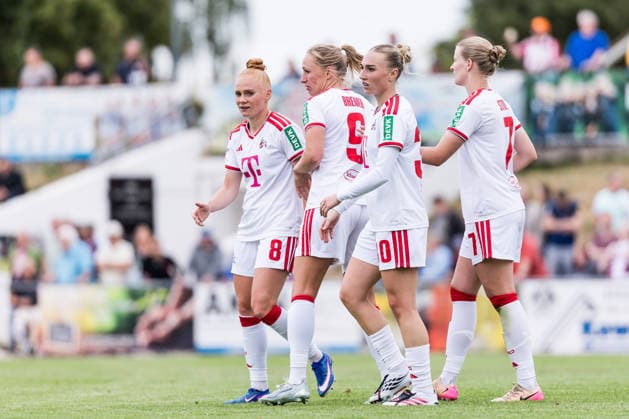 Testspiel: SG 99 Andernach vs. 1. FC Köln, 20.07.2026 ANDERNACH, DEUTSCHLAND - JULI 20: Jubel zum 0:3 durch Pauline Bremer (1. FC Köln, 9) während dem Testspiel zwischen SG 99 Andernach vs. 1. FC Köln im Stadion Andernach am 20. Juli 2026 in Andernach, Deutschland. *** Friendly Match: SG 99 Andernach vs. 1 FC Köln, July 20, 2026, ANDERNACH, GERMANY JULY 20 Celebration following Pauline Bremer’s goal to make it 0–3 for 1 FC Köln during the friendly match between SG 99 Andernach and 1 FC Köln at Andernach Stadium on July 20, 2026, in Andernach, Germany Copyright: xBEAUTIFULxSPORTS Wunderlx