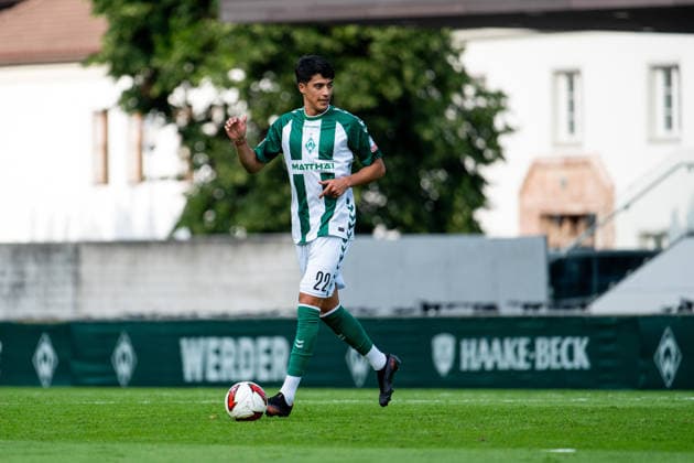 20.07.2026, AUT, Fußball, Herren, 1. Bundesliga, Trainingslager, Saison 2026 2027, Zell am Ziller, SV Werder Bremen Julian Malatini ( Bremen 22 ) am Ball, Zell am Ziller Parkstadion Tirol Österreich *** July 20, 2026, Austria, Soccer, Men s, 1. Bundesliga, Training Camp, 2026–2027 Season, Zell am Ziller, SV Werder Bremen, Julian Malatini, Bremen 22 on the Ball, Zell am Ziller Parkstadion, Tyrol, Austria Copyright: xNordphotox xMemmlerx