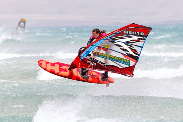 Fuerteventura Playa de Sotavento PWA Windsurfing Freestyle Grand Slam NED-108 Huvermann Maaike *** Fuerteventura, Playa de Sotavento, PWA Windsurfing Freestyle Grand Slam, NED 108, Maaike Huvermann huk