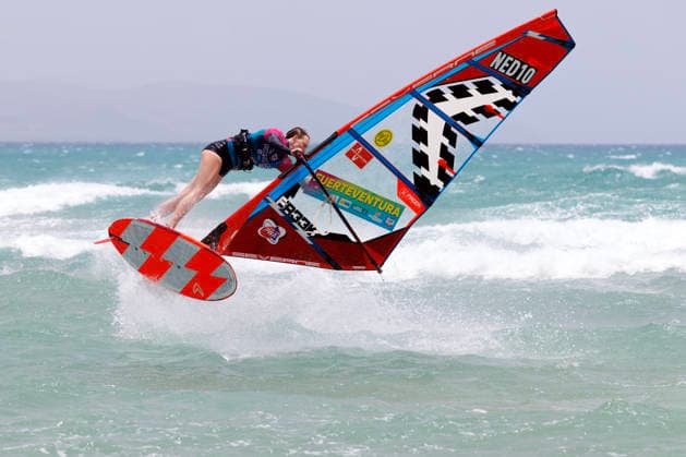 Fuerteventura Playa de Sotavento PWA Windsurfing Freestyle Grand Slam NED-108 Huvermann Maaike *** Fuerteventura, Playa de Sotavento, PWA Windsurfing Freestyle Grand Slam, NED 108, Maaike Huvermann huk