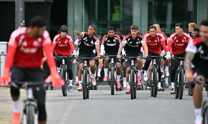 20.07.2026, xjhx, Fussball 1.Bundesliga, Eintracht Frankfurt Training v.l. Amil Siljevic (Eintracht Frankfurt), Timothy Chandler (Eintracht Frankfurt), Robin Koch (Eintracht Frankfurt), Jens Grahl (Eintracht Frankfurt), Michael Zetterer (Eintracht Frankfurt) Frankfurt am Main *** July 20, 2026, xjhx, Soccer, Bundesliga 1, Eintracht Frankfurt Training: Amil Siljevic (Eintracht Frankfurt), Timothy Chandler (Eintracht Frankfurt), Robin Koch (Eintracht Frankfurt), Jens Grahl (Eintracht Frankfurt), Michael Zetterer (Eintracht Frankfurt), Frankfurt am Main