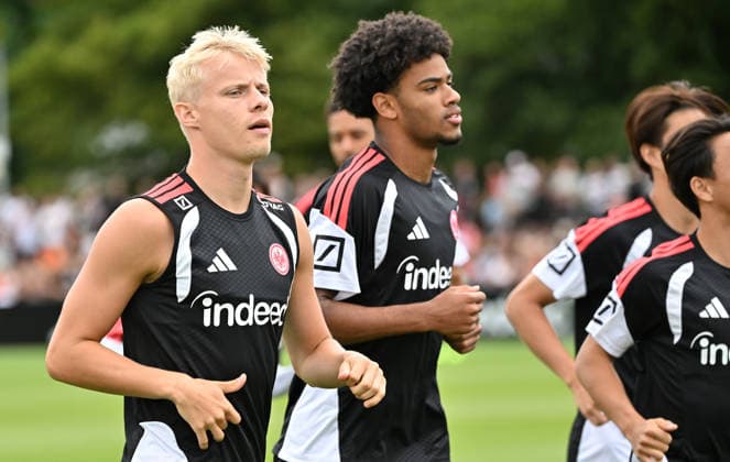 20.07.2026, xjhx, Fussball 1.Bundesliga, Eintracht Frankfurt Training v.l. Oscar Hojlund Hoejlund Hojlund (Eintracht Frankfurt), Malik Pimpong (Eintracht Frankfurt) Frankfurt am Main *** July 20, 2026, xjhx, Soccer, Bundesliga 1, Eintracht Frankfurt Training: Oscar Hojlund, Hoejlund, Hojlund, Eintracht Frankfurt, Malik Pimpong, Eintracht Frankfurt, Frankfurt am Main