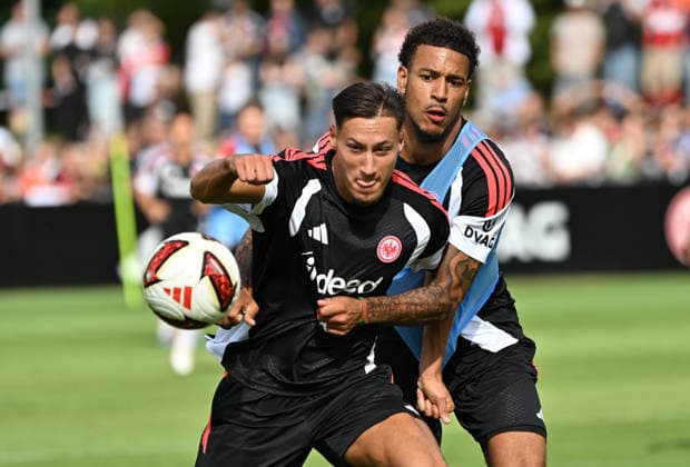 20.07.2026, xjhx, Fussball 1.Bundesliga, Eintracht Frankfurt Training v.l. Younes Ebnoutalib (Eintracht Frankfurt), Jeremiaha Maluze (Eintracht Frankfurt) Frankfurt am Main *** July 20, 2026, xjhx, Soccer, Bundesliga 1, Eintracht Frankfurt Training: Younes Ebnoutalib (Eintracht Frankfurt), Jeremiaha Maluze (Eintracht Frankfurt), Frankfurt am Main