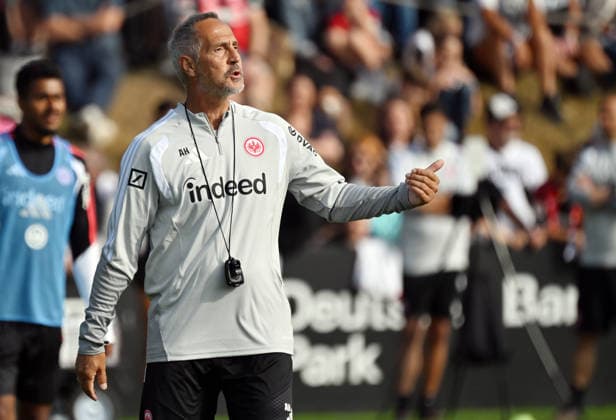 20.07.2026, xjhx, Fussball 1.Bundesliga, Eintracht Frankfurt Training v.l. Trainer Adolf Adi Hütter (Eintracht Frankfurt) Frankfurt am Main *** July 20, 2026, xjhx, Soccer, Bundesliga 1, Eintracht Frankfurt Training, Coach Adolf Adi Hütter, Eintracht Frankfurt, Frankfurt am Main