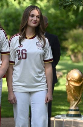 La Familia Real recibe en audiencia a la Selección Espanola de fútbol, campeona de la Copa Mundial de la Fifa 2026 La Princesa Leonor durante la audiencia a la Selección Espanola de fútbol tras proclamarse vencedora de la Copa Mundial de la Fifa contra Argentina, a 20 de julio de 2026, en Madrid (Espana). Los Reyes junto a sus dos hijas reciben en el Palacio de la Zarzuela a la Selección Espanola de fútbol tras ganar el día anterior en Nueva York a la Selección de Argentina. Esta cita es el inicio de una rúa institucional y ciudadana, que concluye con la Roja en la plaza de Cibeles ofreciendo el título a la afición. FÚTBOL;GENTE;COPA;MUNDIAL José Espana *** The Royal Family holds an audience with the Spanish National Soccer Team, winner of the 2026 FIFA World Cup. Princess Leonor during the audience with the Spanish National Soccer Team after they were crowned winners of the FIFA World Cup against Argentina, on July 20, 2026, in Madrid, Spain. The King and Queen, along with their two daughters, host the Spanish National Soccer Team at the Zarzuela Palace after the team’s victory the previous day in New York against the Argentine National Team. This event marks the start of a series of official and public celebrations, culminating with La Roja in Cibeles Square presenting the title to the fans. SOCCER PEOPLE WORLD CUP José Spain  Copyright: xJosÃ xOlivax 7677973