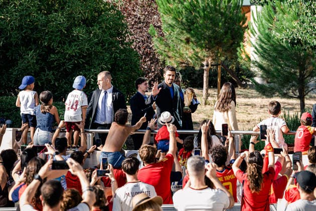Pedro Sánchez recibe a la Selección Espanola, ganadora de la Copa Mundial de la FIFA 2026 Los jugadores de la selección espanola durante la recepción de los jugadores y el equipo técnico de la selección espanola de fútbol, ganadora de la Copa Mundial de la FIFA 2026, en el Complejo de la Moncloa, a 20 de julio de 2026, en Madrid (Espana). El combinado espanol se convirtió ayer en campeón del Mundial 2026 de fútbol, tras vencer por 1-0 a Argentina con gol de Ferrán Torres. 20 JULIO 2026 Carlos Lujá Madrid Madrid Espana *** Pedro Sánchez Welcomes the Spanish National Team, Winner of the 2026 FIFA World Cup The players of the Spanish national team during the reception for the players and coaching staff of the Spanish national soccer team, winner of the 2026 FIFA World Cup, at the Moncloa Complex on July 20, 2026, in Madrid, Spain. The Spanish team became the 2026 World Cup champion yesterday after defeating Argentina 1–0 with a goal by Ferrán Torres. JULY 20, 2026 Carlos Lujá Madrid, Spain  Copyright: xCarlosxLujanx 7678013